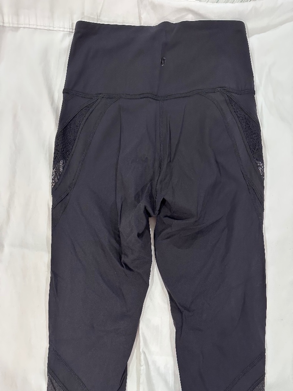 Lululemon Black Capri Lace Leggings Size 10 - Picture 3 of 4